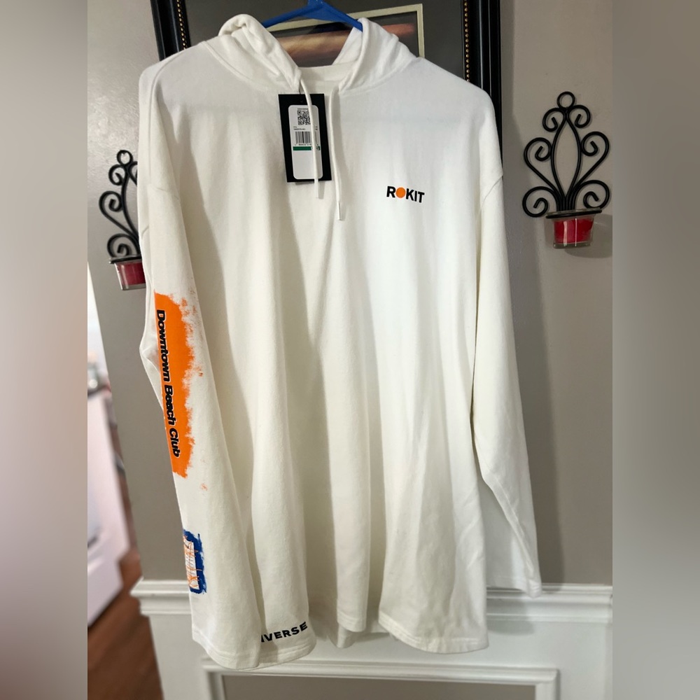 Men’s white hoodie